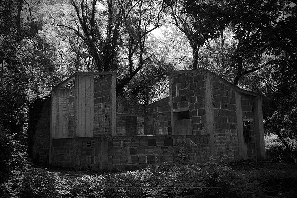 0810 - B - Ruins in shelter