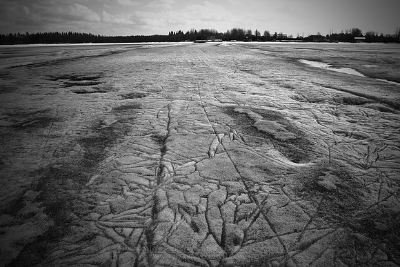 0942 - B - Fragile ice road II