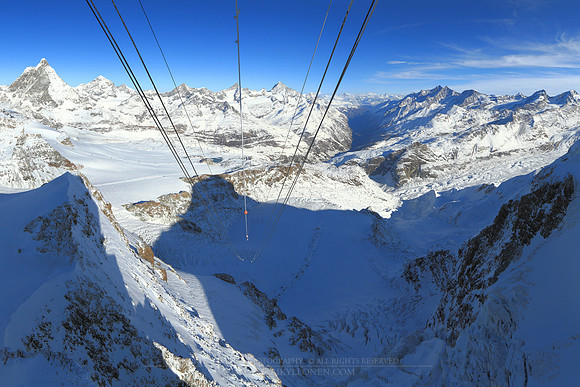 0758 - A - Hanging cables - HD