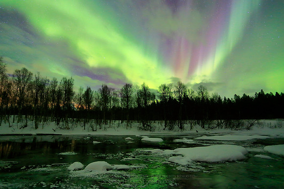 1467 - Northern lights on the river