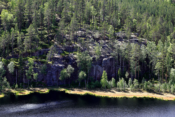 1475 - Playing light on the cliff