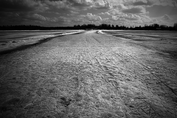 0943 - B - Fragile ice road