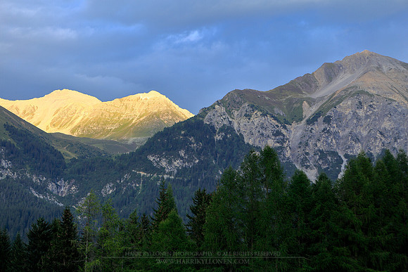 1763 - Golden pinnacles