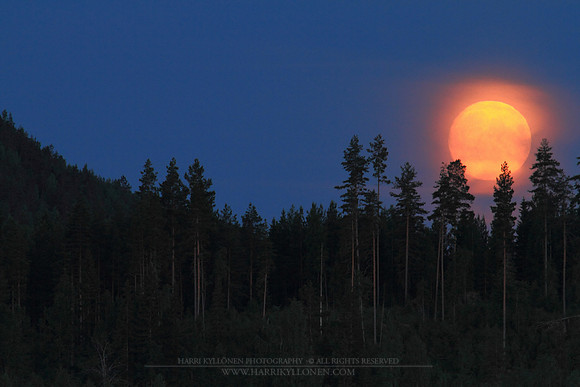 0406 - B - Moon next to Kammiovuori