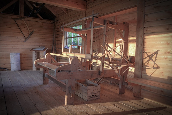 0677 - B - A Loom