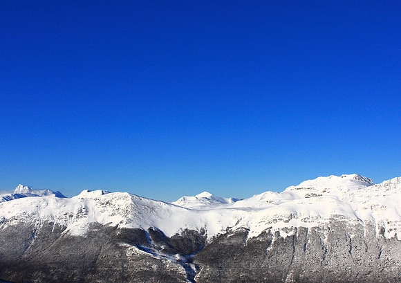 1014 - Snow peaks