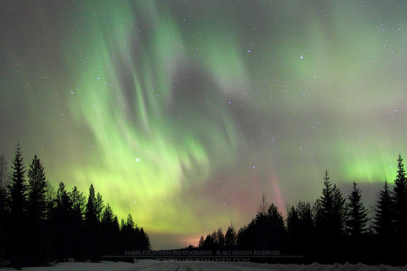 1422 - A - Road under the northern lights